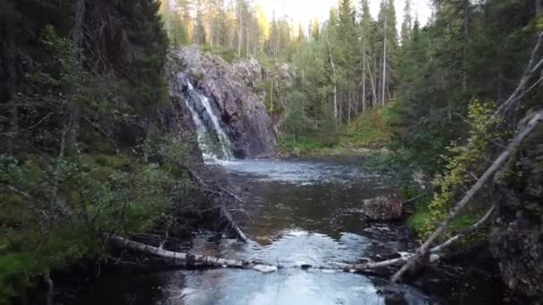 Häpnadsväckande Bild Vattenfallet Hepokongas Kajanaland Finland Ett Nordeuropeiskt Land Naturen — Stockvideo