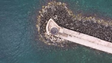  Chania 'nın muhteşem deniz feneri, cami, Venedik tersaneleri Girit, Yunanistan. Deniz fenerine dalgalar çarpıyor, Güzel Yunanistan ve en güzel manzaralı yerler - panorama