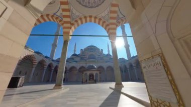 Sultanahmet Camii. İstanbul 'daki Mavi Cami. Gün batımında Mavi Cami Sultanahmet Camii. İstanbul, Türkiye. İstanbul 'un simgesi.