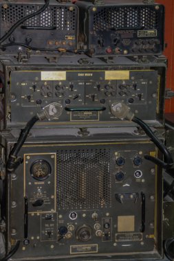 Eski okul telekomünikasyon sistemi ses kontrolü için