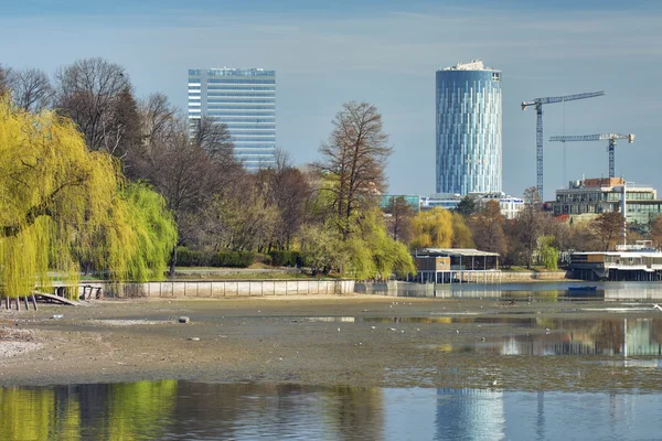 Bukarest Sky Tower üzleti Stock Fotó