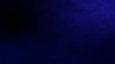 Yavaş çekim koyu mavi arka planda soyut beyaz duman. Duman ve toz parçacığı etkisine sahip mavi ışık huzmesi soyut arkaplan. soyut ışık hareketi başlıkları sinematik arkaplan.