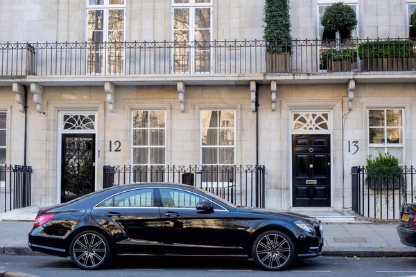 London, Verenigd Koninkrijk - April, 14: Luxe zwarte Mercedes Stockafbeelding