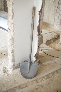 Bir şantiye, tuğla duvar arka plan kürek