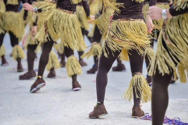 이국적인 여성 댄서 야외 거리에 zumba 댄스, 사진 닫기 — 스톡 사진