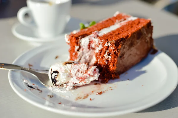 Sunny cup of coffee and cake in cafe on the table outside terrace background — Stock Photo, Image