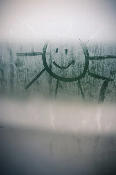 Happy smile sign on foggy window background. Sunny joyful face — Stock Photo, Image