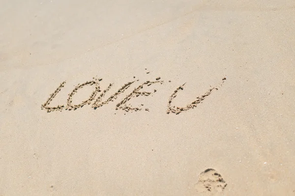 Amor U sinal na areia praia cópia espaço fundo textura — Fotografia de Stock