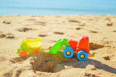 Buldozer oyuncak plaj güneşli gün açık havada arka plan üzerinde
