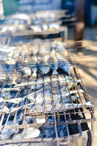 Barbekü, arka plan açık havada balık ızgara üzerinde Üstten Görünüm