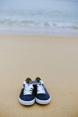 Mobil akıllı telefon kullanan kişi kapatın. Dokunmatik ekran cihaz