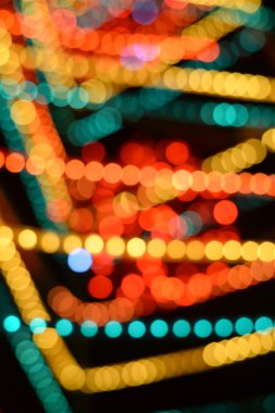 Renkli Işık Ampüller ve canlı yuvarlak bokeh ışıklar