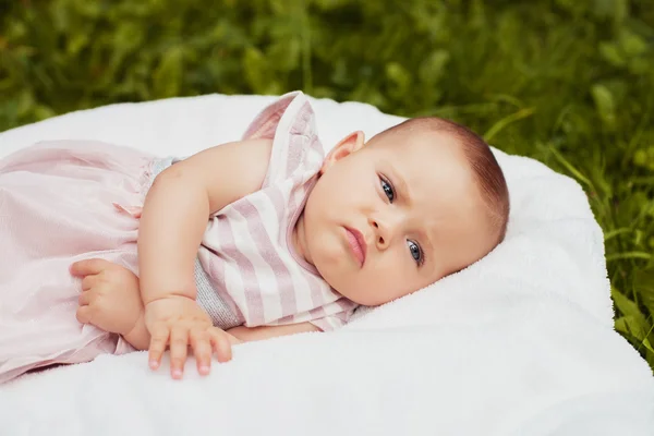 Little baby in bright clothes lying in a basket — Stock Photo, Image