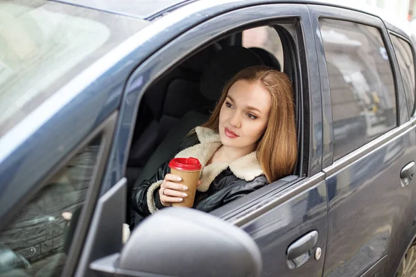 One Girl Long Hair Sitting Black Car View Window Holding — Stock Photo, Image