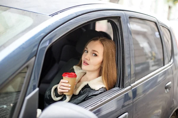 One Girl Long Hair Sitting Black Car View Window Holding — Stock Photo, Image