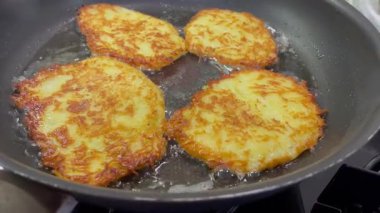 Kızartma tavası, patates tabağı, kızartma tavasında kızarmış patates, Ukrayna mutfağı, deruns