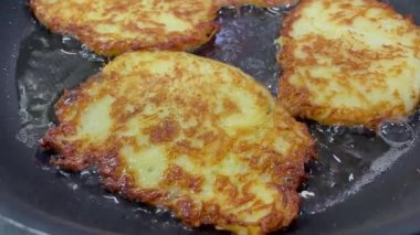 Kızartma tavası, patates tabağı, kızartma tavasında kızarmış patates, Ukrayna mutfağı, deruns