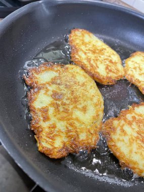 Kızartma tavası, patates tabağı, kızartma tavasında kızarmış patates, Ukrayna mutfağı, derunes, derunes, derun