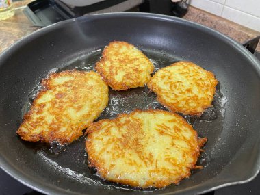 Kızartma tavası, patates tabağı, kızartma tavasında kızarmış patates, Ukrayna mutfağı, derunes, derunes, derun