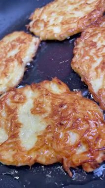 Kızartma tavası, patates tabağı, kızartma tavasında kızarmış patates, Ukrayna mutfağı, deruns, krep. 