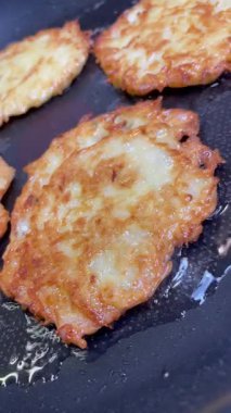 Kızartma tavası, patates tabağı, kızartma tavasında kızarmış patates, Ukrayna mutfağı, deruns, krep. 