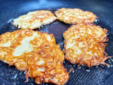 Kızartma tavası, patates tabağı, kızartma tavasında kızarmış patates, Ukrayna mutfağı, deruns, krep. 