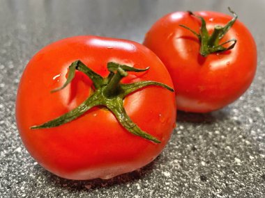 Dalda kırmızı kiraz domatesleri