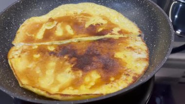 Omlet, omlet, yumurta, tavada kızartma, pişirme. 