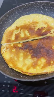 Omlet, omlet, yumurta, tavada kızartma, pişirme. 