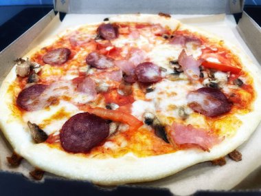 Lezzetli yiyeceklere yakın.