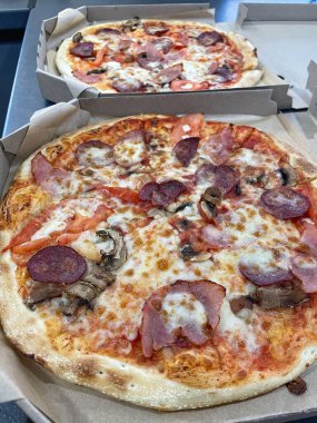 Lezzetli İtalyan pizzası.