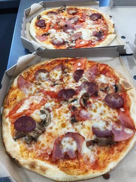 Pizza ve pizza için malzemeler