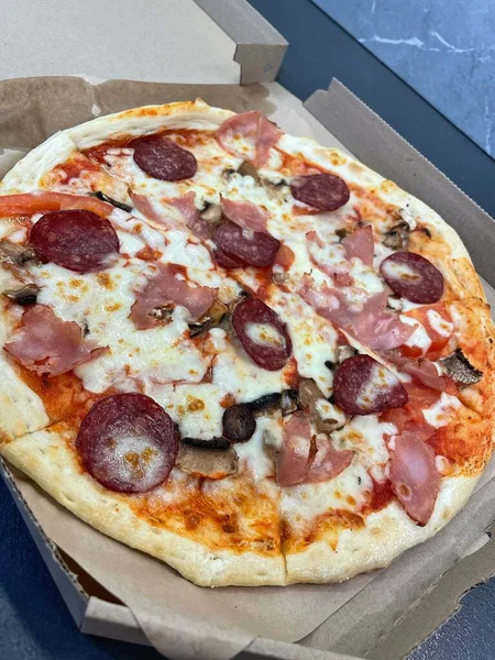 tavuk ve sebze pizza