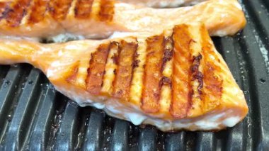 Kırmızı balık, somon, deniz ürünleri, ızgara, sağlıklı yemek, yemek pişirme, mutfak.