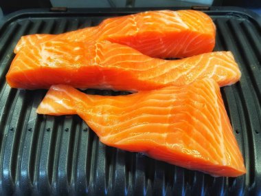 Somon bifteği fırında.