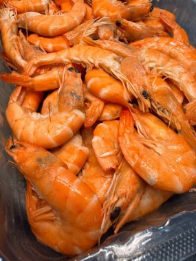 Limonlu haşlanmış balık.