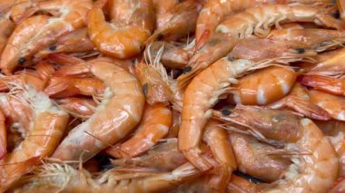 Piyasada buzlu karides
