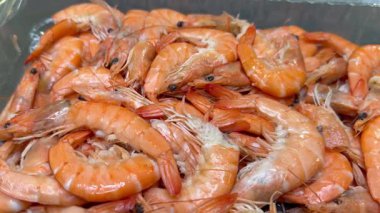 Piyasada taze karides