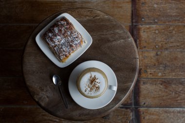 Aroma kapuçino çikolatalı kruvasan ile