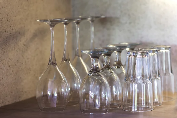 Clean glasses in the kitchen — Stock Photo, Image