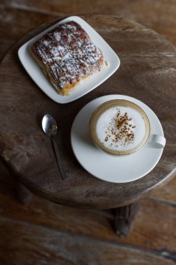 Aroma kapuçino çikolatalı kruvasan ile 