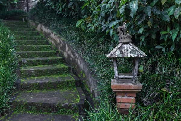 Escadas de pedra velha — Fotografia de Stock