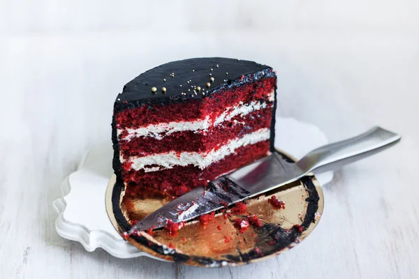 Round black cake — Stock Photo, Image