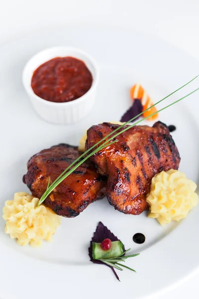 Pollo arrosto con patate — Foto Stock