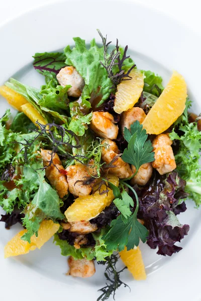 Fresh salad with chicken — Stock Photo, Image