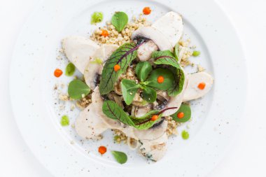 Fesleğen ve tavuk ile Bulgur