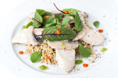 Fesleğen ve tavuk ile Bulgur