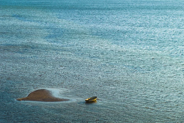 Einsames Fischerboot — Stockfoto