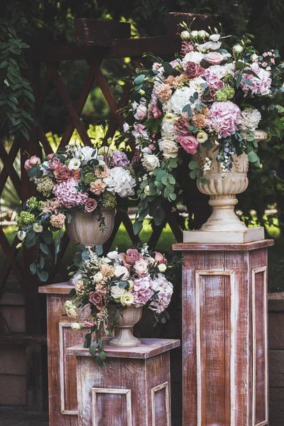 Crème-gekleurde bruiloft decor — Stockfoto
