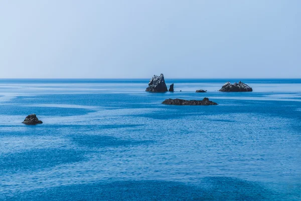 Paisaje marino nórdico con rocas — Foto de Stock